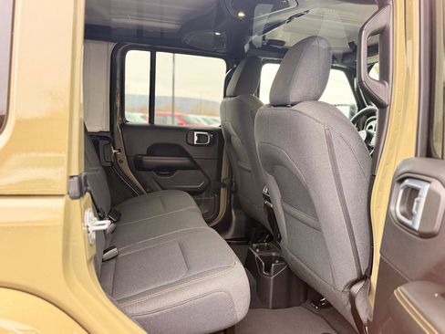 Used 2026 Jeep Wrangler Sahara image 27
