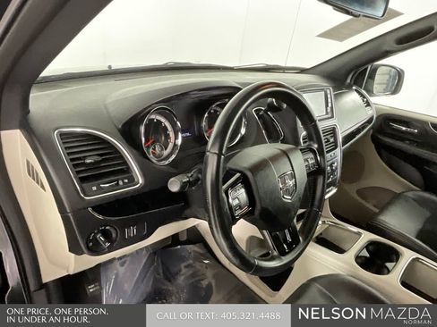 Used 2018 Dodge Grand Caravan SXT FWD image 31
