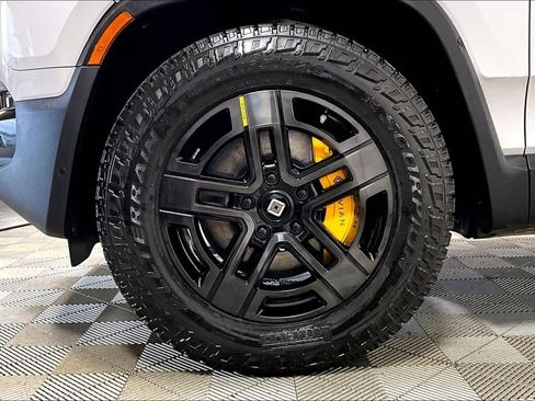 Used 2023 Rivian R1T Adventure image 8
