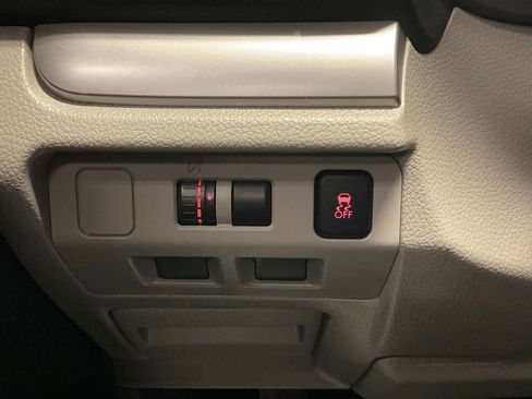 Used 2015 Subaru Forester 2.5i w/ Alloy Wheel Package image 16