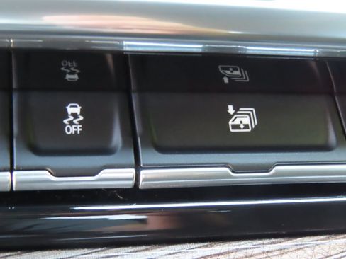 Certified 2023 Chevrolet Silverado 1500 LT AWD/4WD image 9