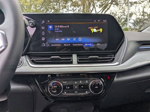 Used 2025 Chevrolet Trax LT w/ LT Convenience Package image 19