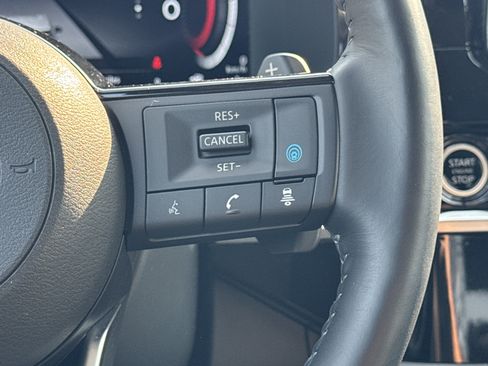 Used 2024 Nissan Pathfinder Platinum AWD/4WD image 9
