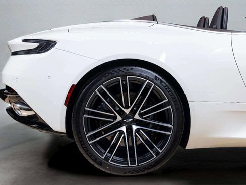 Used 2025 Aston Martin DB12 Convertible image 21
