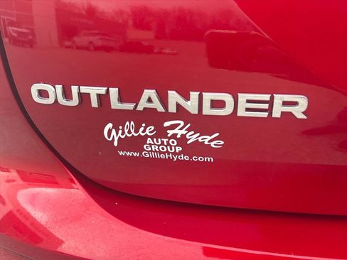 Used 2023 Mitsubishi Outlander SE image 7