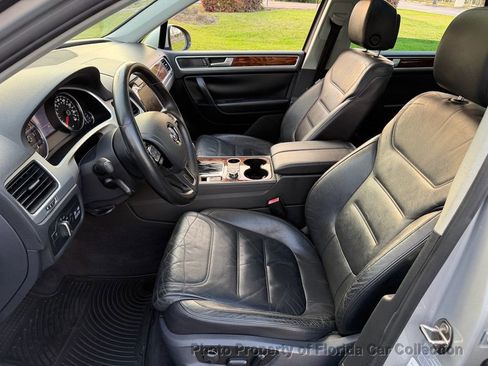 Used 2011 Volkswagen Touareg TDI image 34
