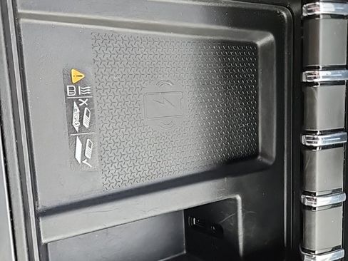 Used 2025 GMC Acadia Elevation image 20