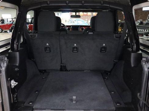 Used 2021 Jeep Wrangler Unlimited Rubicon w/ Steel Bumper Group image 17
