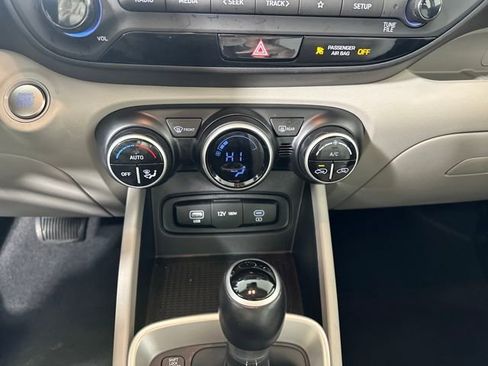 Certified 2024 Hyundai Venue SEL image 23