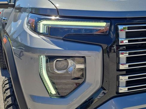 Used 2024 GMC Canyon Denali image 7