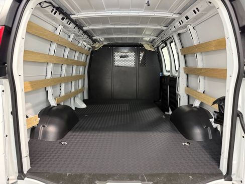 Used 2024 GMC Savana 2500 w/ Driver Convenience Package image 15