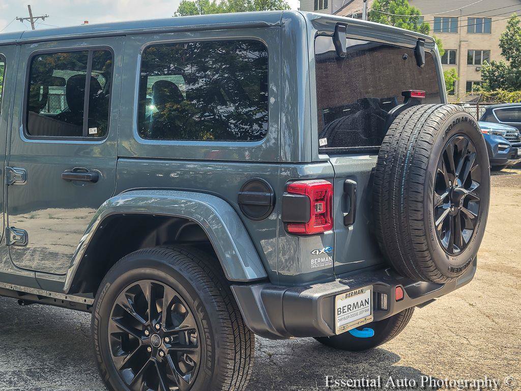Used 2024 Jeep Wrangler Unlimited Sahara AWD/4WD image 8