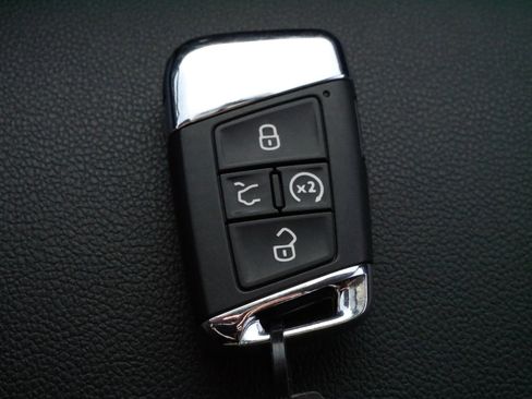 Certified 2023 Volkswagen Atlas SE image 32