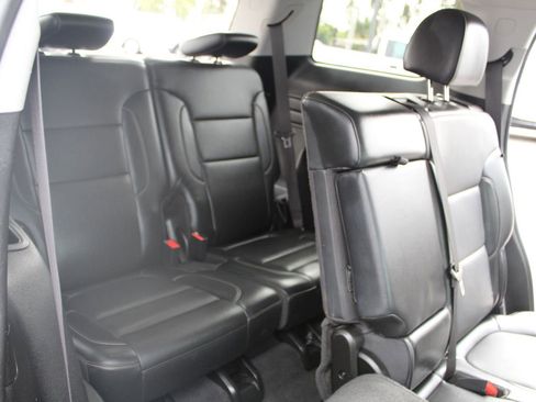 Used 2023 GMC Acadia SLT image 10