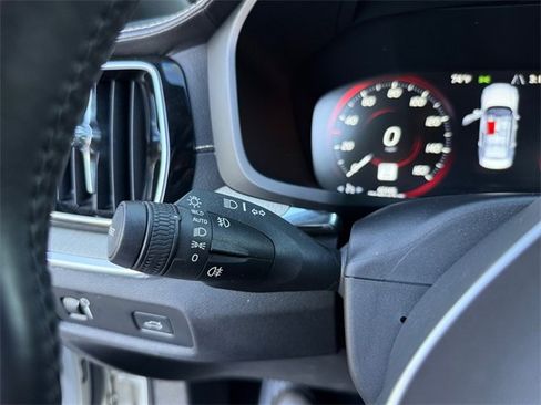 Used 2019 Volvo S60 T5 Inscription image 13