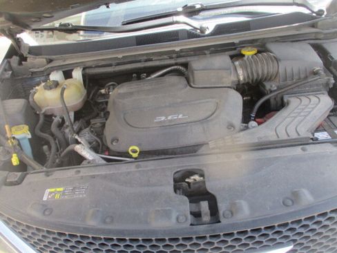 Used 2017 Chrysler Pacifica Touring FWD image 4