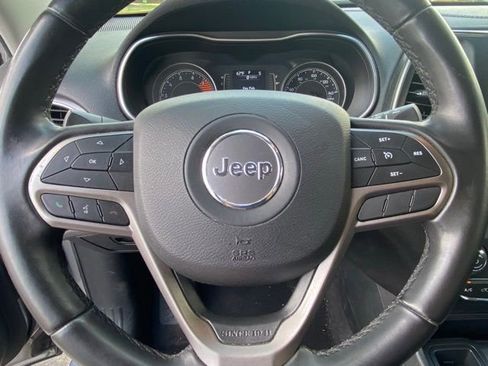 Used 2020 Jeep Cherokee Latitude Plus w/ Comfort/Convenience Group image 18