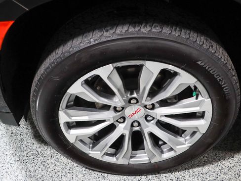 Used 2023 GMC Yukon XL Denali AWD/4WD image 11