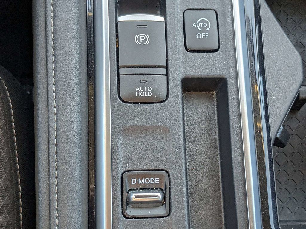 Certified 2025 Nissan Pathfinder SV FWD image 25
