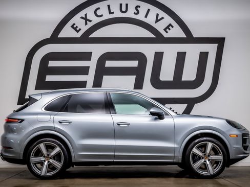 Used 2025 Porsche Cayenne image 8