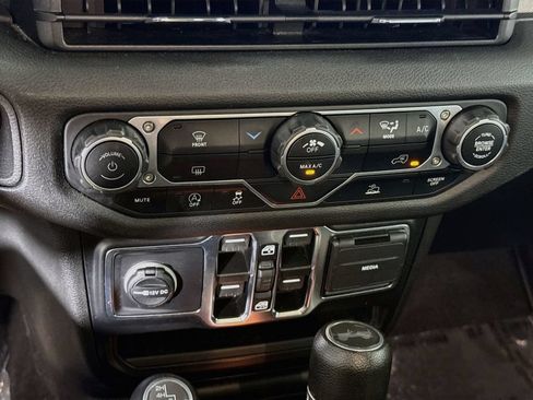Used 2024 Jeep Wrangler Unlimited Sport AWD/4WD image 8