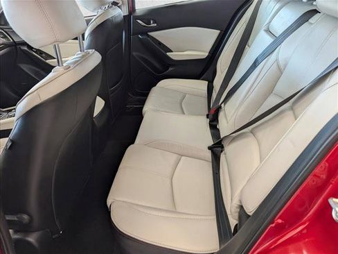 Used 2018 MAZDA MAZDA3 Grand Touring image 19