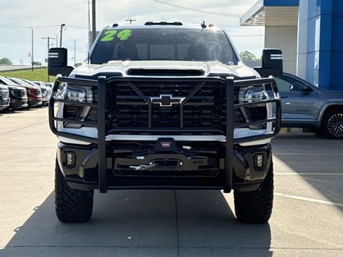 Used 2024 Chevrolet Silverado 2500 ZR2 w/ Technology Package AWD/4WD image 13