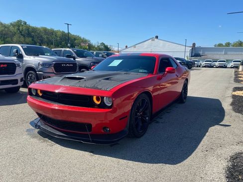 Used 2016 Dodge Challenger SXT w/ Blacktop Package RWD image 5