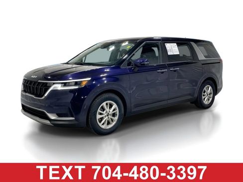 Used 2024 Kia Carnival LX FWD image 1