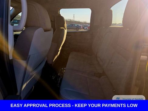 Used 2022 Nissan Frontier SV w/ Technology Package image 12