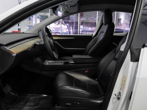 Used 2022 Tesla Model Y Long Range image 4