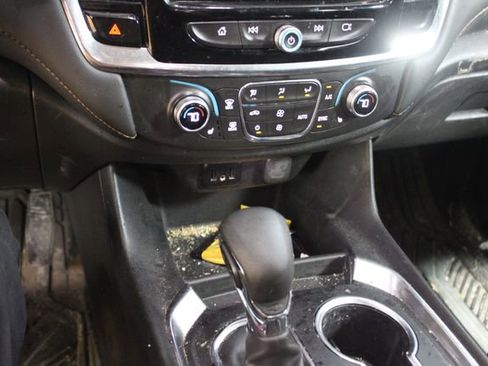 Used 2021 Chevrolet Traverse LT AWD/4WD image 17