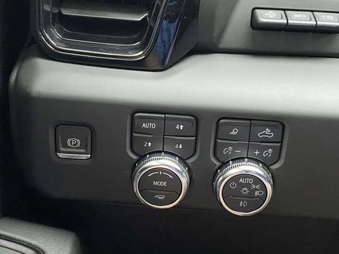 Used 2024 GMC Sierra 1500 AT4 w/ Technology Package AWD/4WD image 23