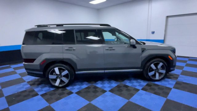 Used 2025 Hyundai Santa Fe Limited AWD/4WD image 9