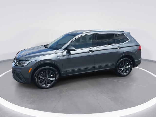 Used 2023 Volkswagen Tiguan SE w/ Panoramic Sunroof Package AWD/4WD image 6