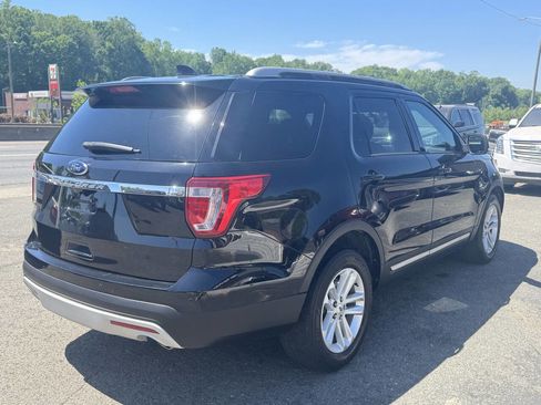 Used 2017 Ford Explorer XLT w/ Equipment Group 201A image 4