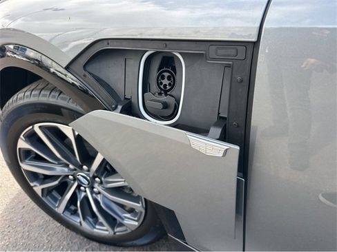 New 2025 Cadillac Lyriq Sport image 37