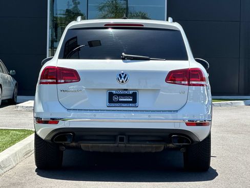 Used 2016 Volkswagen Touareg VR6 AWD/4WD image 4