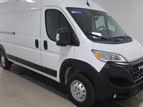 Used 2024 RAM ProMaster 2500 FWD image 2