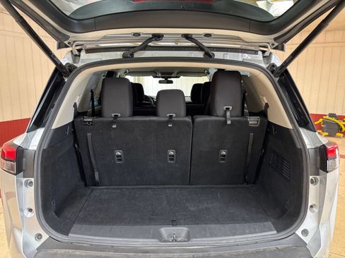 Used 2025 Nissan Pathfinder SV FWD image 29