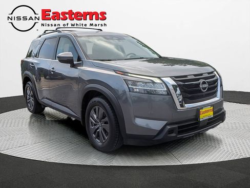 Used 2022 Nissan Pathfinder SV image 10