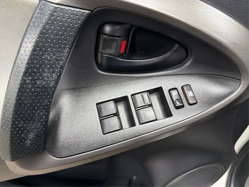 Used 2012 Toyota RAV4 4WD w/ Value Pkg image 17