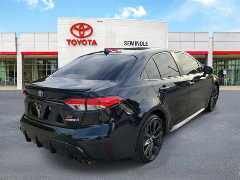 Used 2023 Toyota Corolla SE image 3