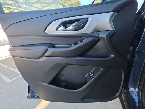 Used 2023 Chevrolet Traverse LT image 23