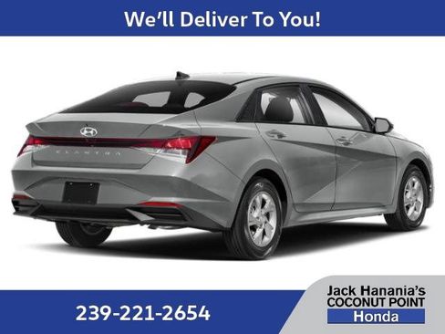 Used 2022 Hyundai Elantra SE FWD image 2
