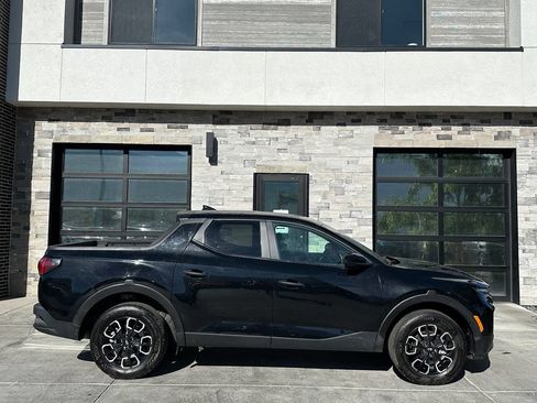 Used 2024 Hyundai Santa Cruz SE AWD/4WD image 2