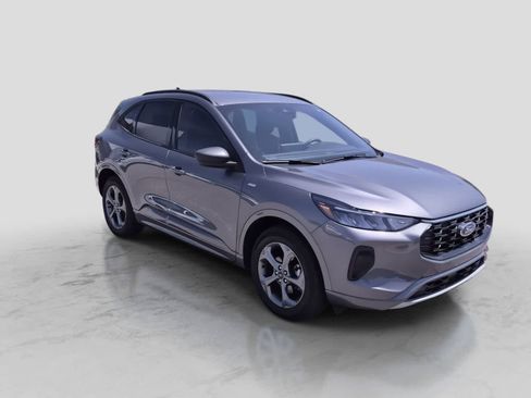 Used 2023 Ford Escape ST-Line w/ Tech Pack #1 AWD/4WD image 2