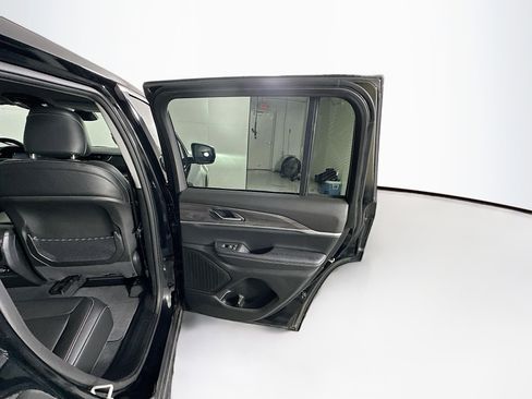 Used 2023 Jeep Grand Cherokee Limited image 30