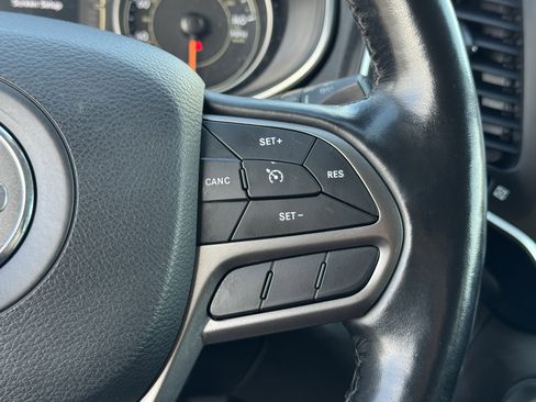 Used 2020 Jeep Cherokee Latitude Plus w/ Cold Weather Group image 29