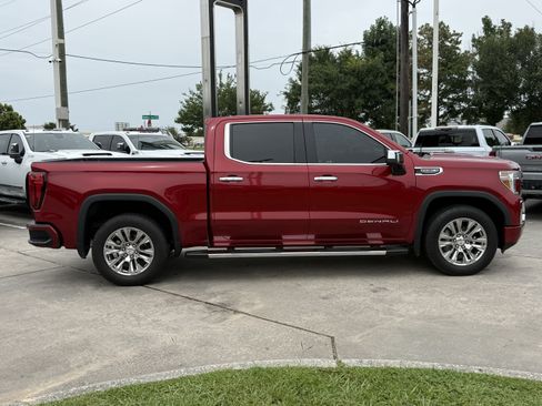Used 2021 GMC Sierra 1500 Denali w/ Driver Alert Package II AWD/4WD image 3